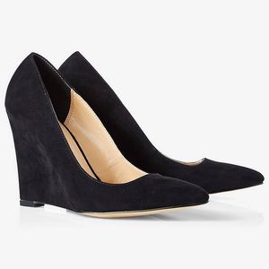 Express black wedges💕